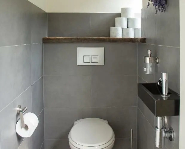 Lavender Apartment *